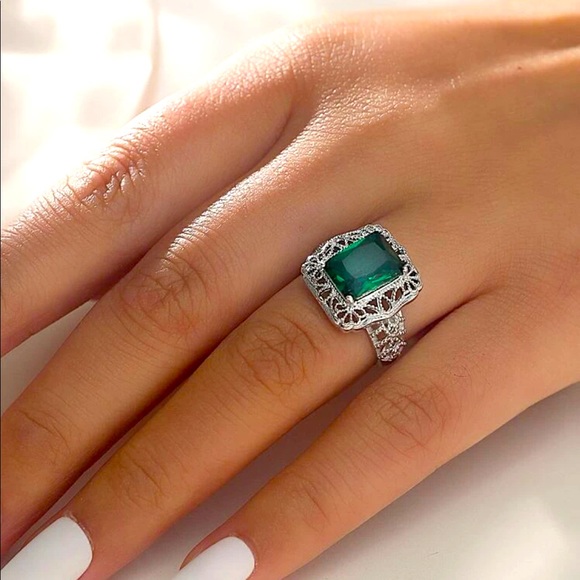 Gorgeous Emerald Green Vintage Ring 💎 - Picture 4 of 4